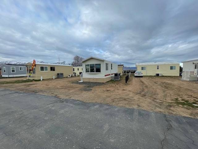 Building Photo - 740-990-990 Arroyo Dr