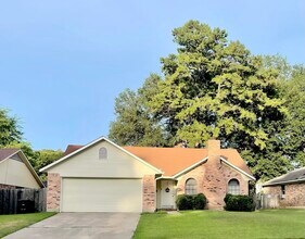 Building Photo - 9025 Cedar Ridge Dr