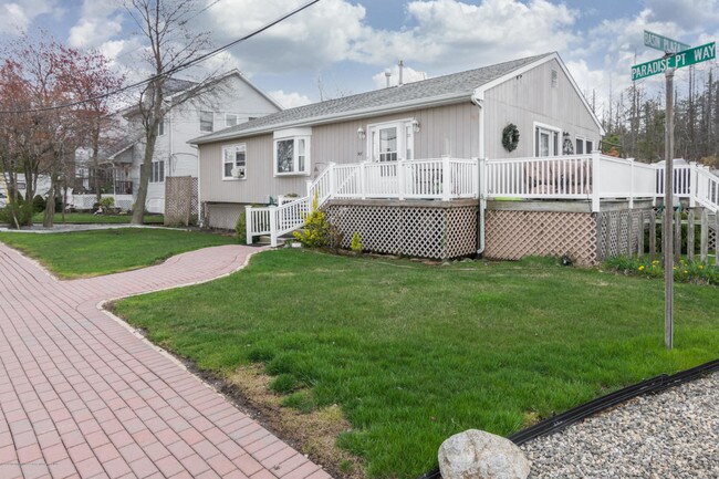 Building Photo - 307 Paradise Point Blvd