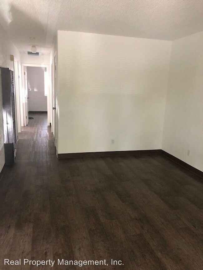 Foto del edificio - 1007 Layton Rd