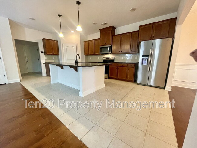 Building Photo - 7250 Sorrel Dr