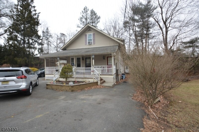 42 Merrie Trail, Denville, NJ 07834 Room for Rent in Denville, NJ