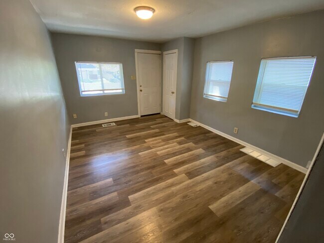 Foto del edificio - 2842 N Chester Ave