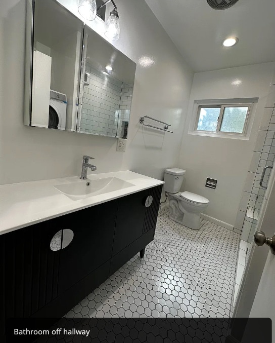 Main bathroom - Pico/Robertson Area