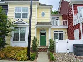 Building Photo - 905 Promenade Ln