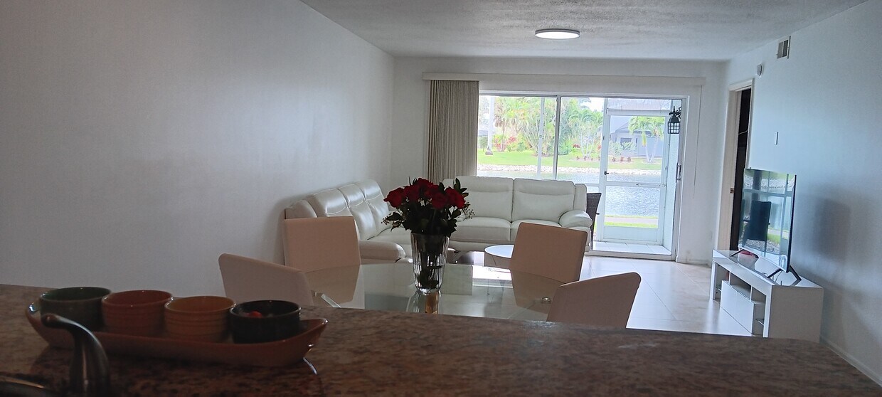 800 New Waterford Dr Unit 102, Naples, FL 34104 Condo for Rent in Naples, FL