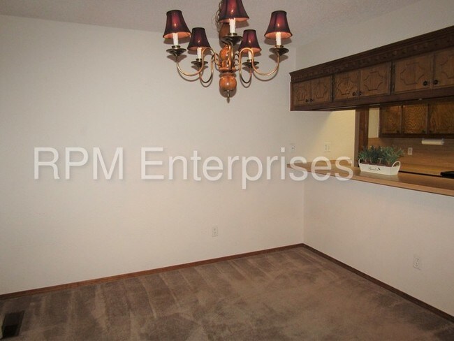 Building Photo - 10333 Birkenhead Rd
