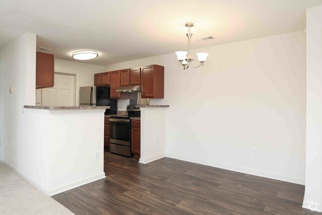 2BR, 1BA - 918 SF - Elm - Princeton Woods