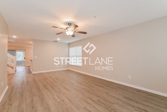 Foto del edificio - NOW OFFERING FIRST 2 FULL MONTH FREE OR A ...