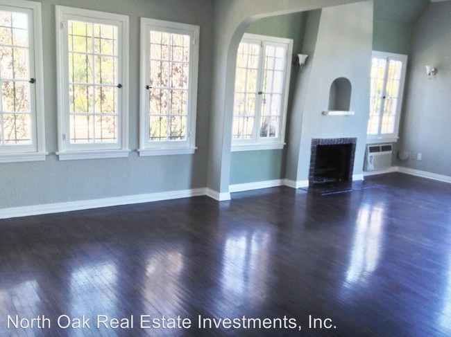 Building Photo - 6530-6532 Lindenhurst Ave