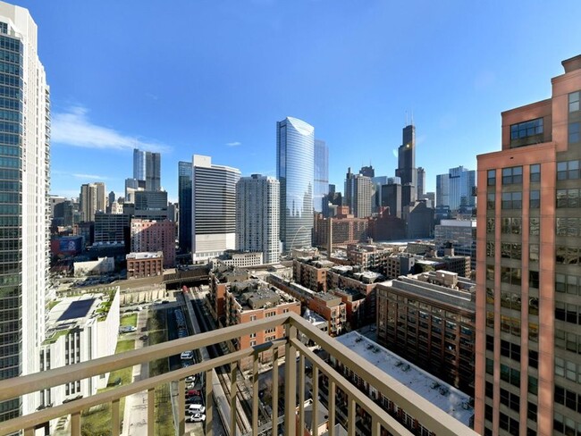 Building Photo - 564 W Randolph St