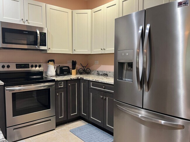 Foto del edificio - Winter Rental! Beautiful Two-bedroom, firs...