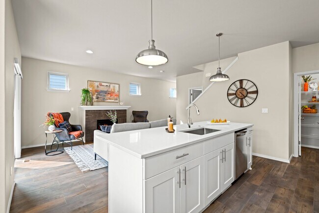 Foto del edificio - Pet Friendly Three Bedroom Townhome