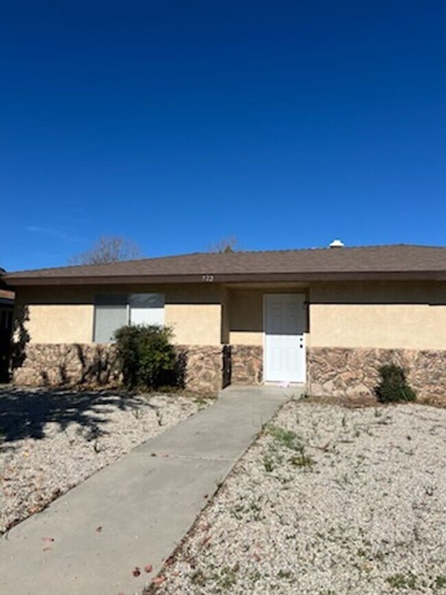 Building Photo - 722 Evergreen St