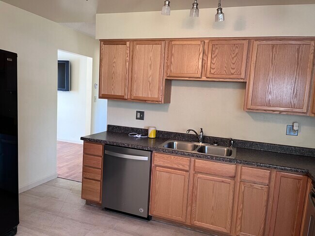 New Appliances - 3970 Lardner Ln