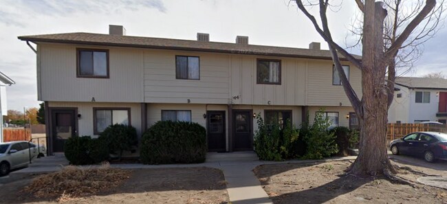 Building Photo - 44 Royal Crest Dr