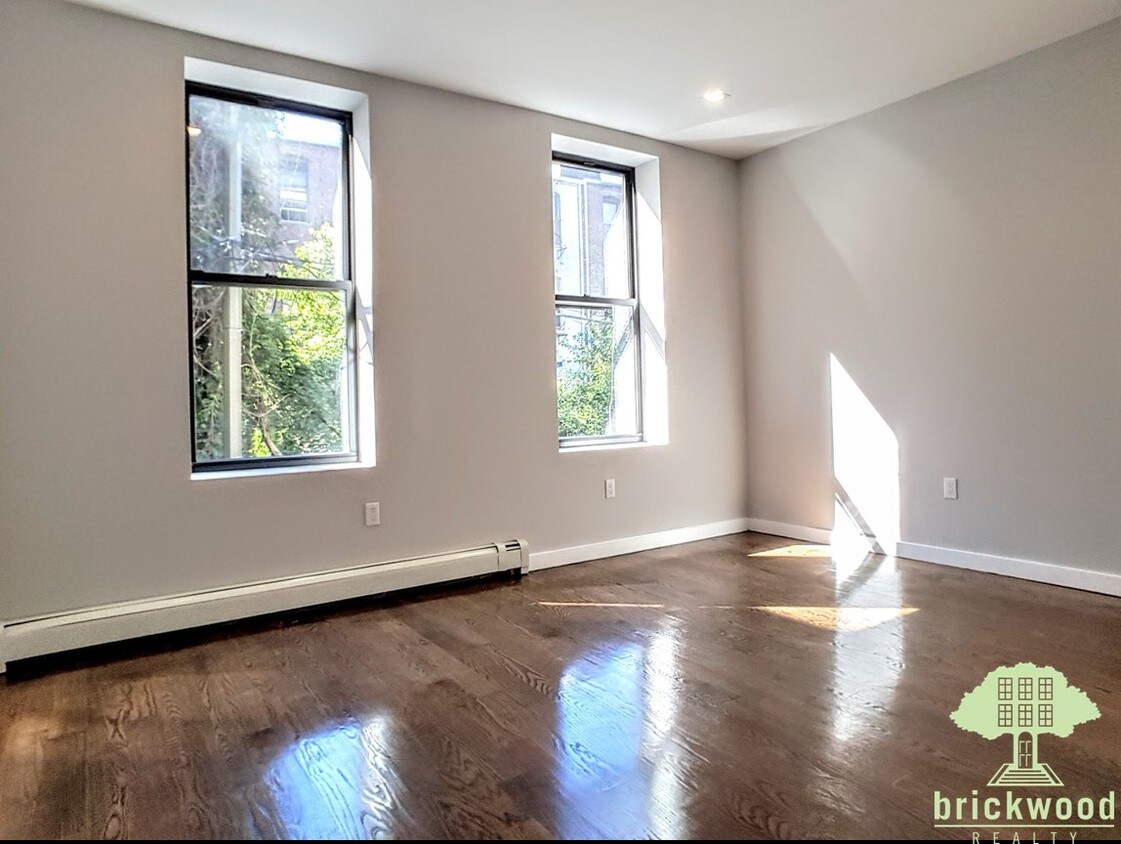 Primary Photo - 255 Linden St