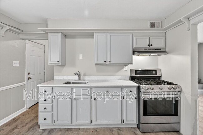 Foto del edificio - 1157 Redman Blvd