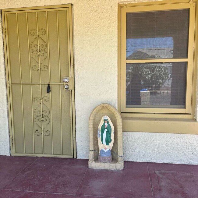 Foto del edificio - 346 E 18th St