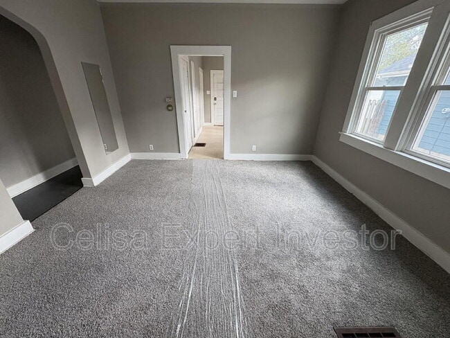 Building Photo - 4013 Hoagland Ave