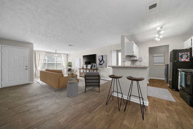 Foto del edificio - The Greens at Cascade Apartment Homes