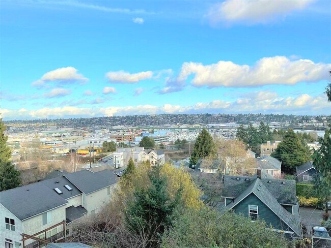 Building Photo - CLICK "REQUEST A TOUR" NOW!