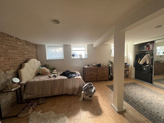 Foto del edificio - Must See Duplex in Lakeview!