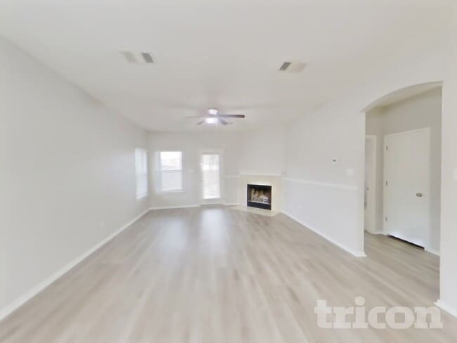 Building Photo - 705 Pampas Ricas Dr