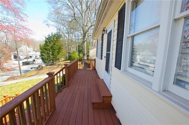 Building Photo - 1398 Woodmont Ln NW