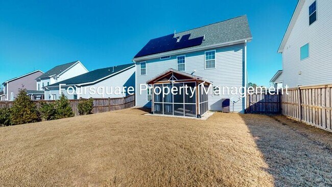 Foto del edificio - 3-Bed Home with Bonus Room, Home Office , Screened Porch  and Community Pool!