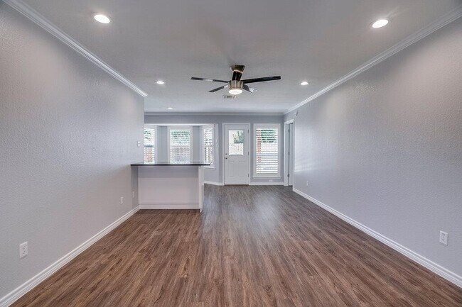 Foto del edificio - 226 Claris Ln