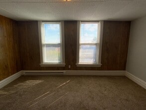 Building Photo - 25 W 4th St