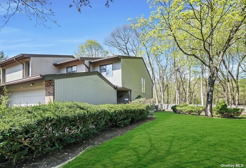 97 Estate Dr, Jericho, NY 11753 Condo for Rent in Jericho, NY