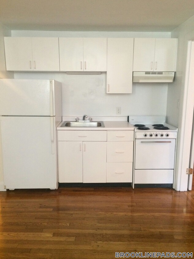 Primary Photo - 17 Fairbanks St