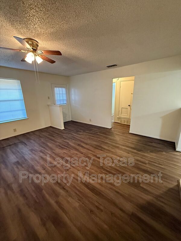 Foto del edificio - 1118 N Nolan River Rd