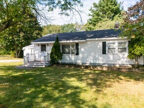 Building Photo - 843 Highland Ave