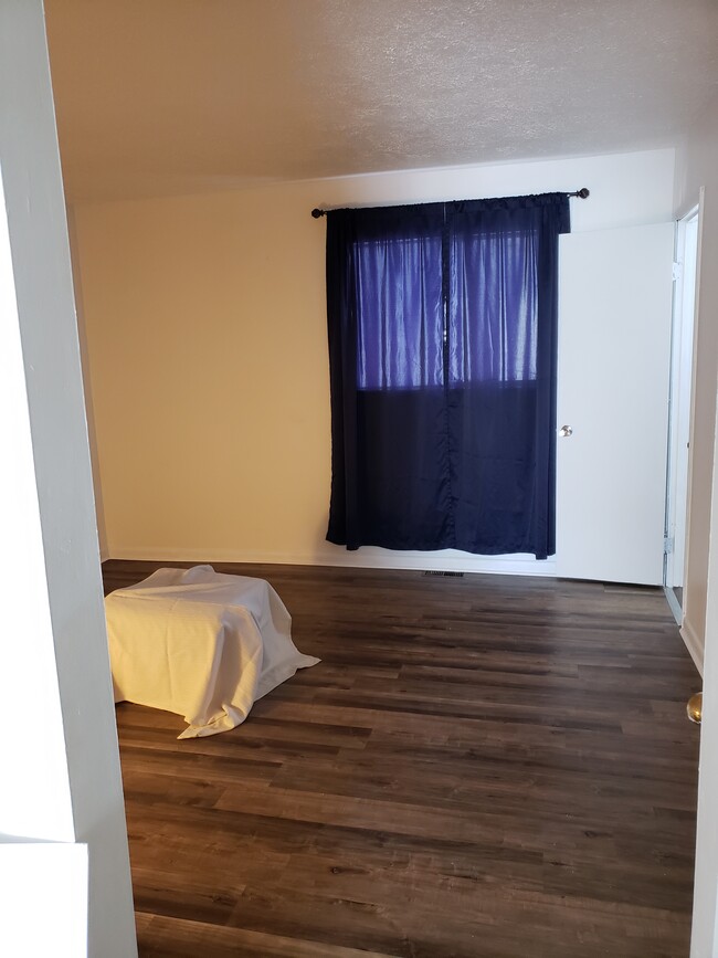 Bedroom - 221 S Pike St