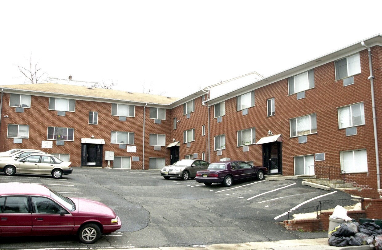 Primary Photo - 98 Mills Rd