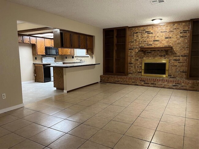 Building Photo - 10329 Exter Ave