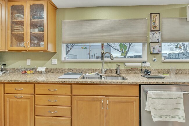 Foto del edificio - 10240 Potomac St