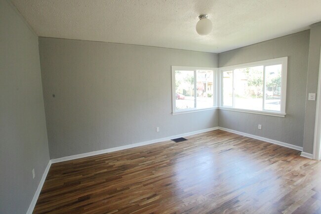 Photo - 35 NE Going St Apartments