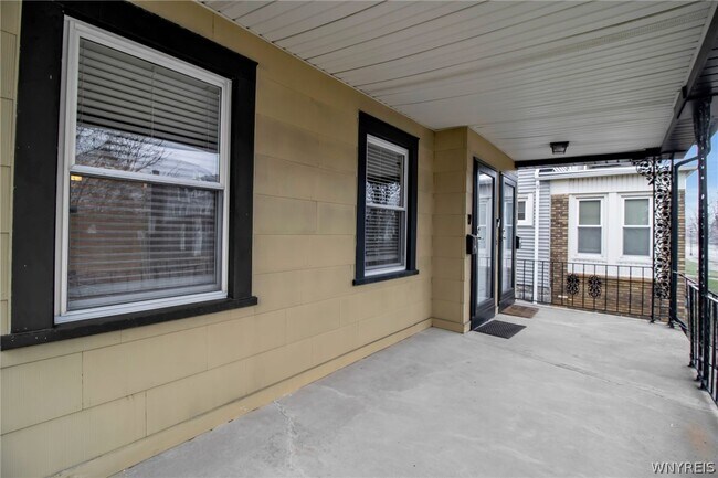 Building Photo - 800 Amherst St