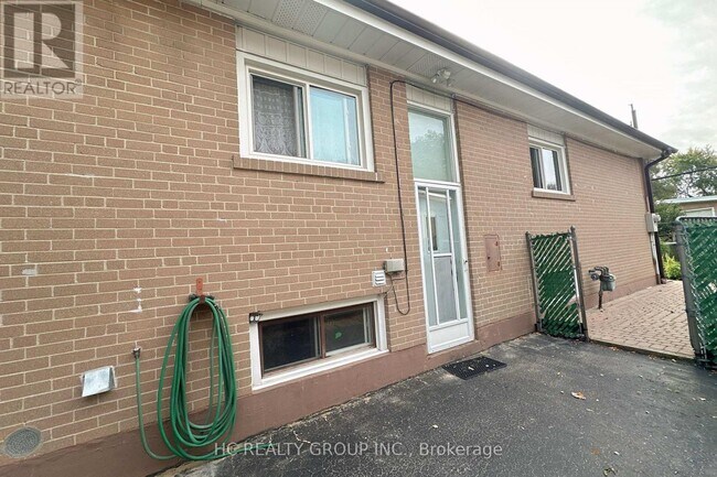 Building Photo - 23 Pynford Crescent