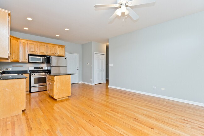 Building Photo - 1535 W Ohio St