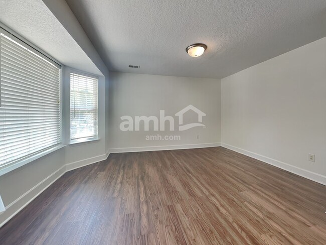 Foto del edificio - 208 Juniper Leaf Way