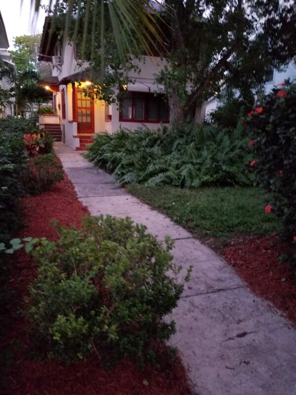 Foto del edificio - 353 Lang Ct N
