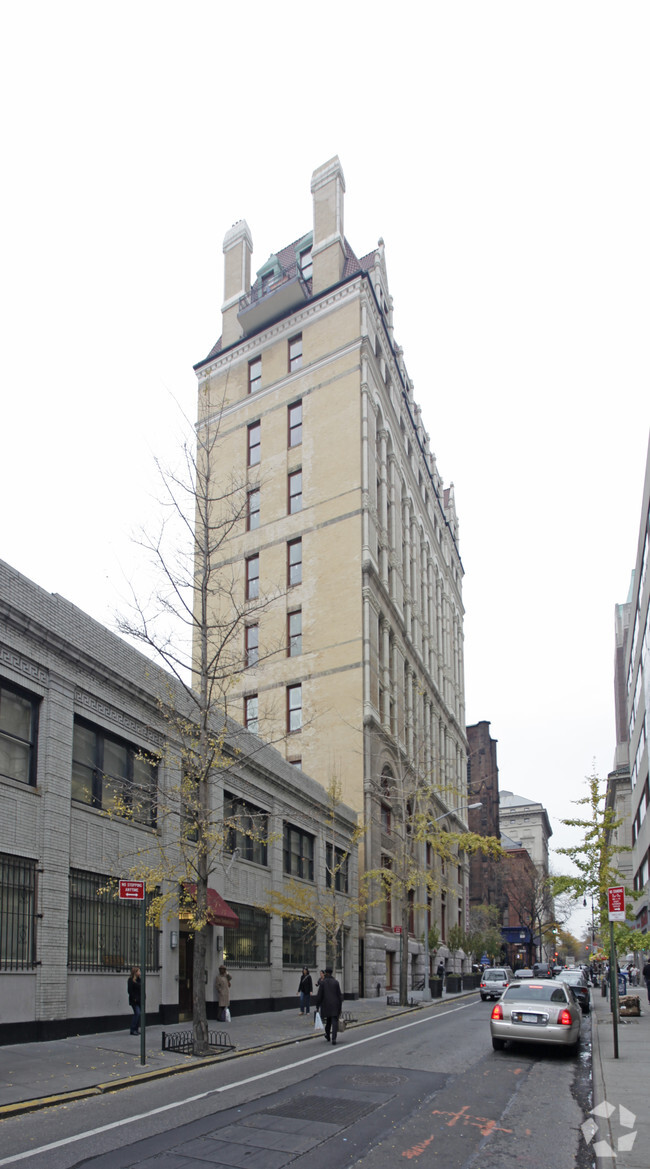 Building Photo - 166 Montague St