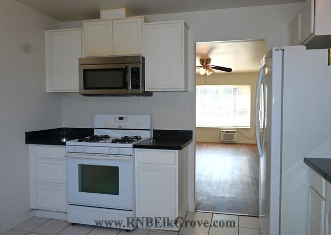 Building Photo - 6903 Fruitridge Rd