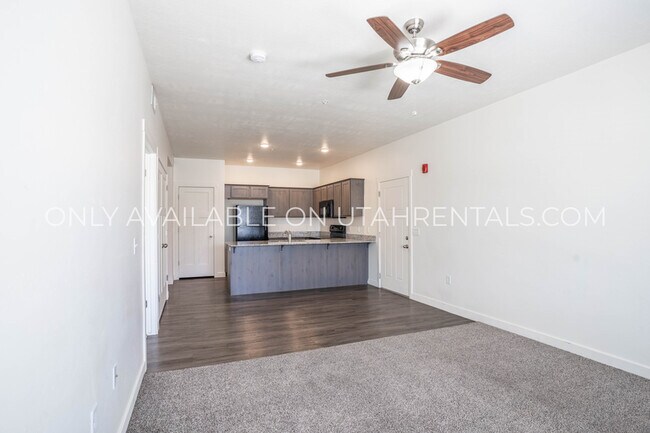 Building Photo - 722 E 500 S