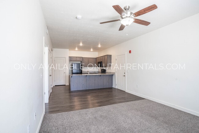 Building Photo - 726 E 500 S